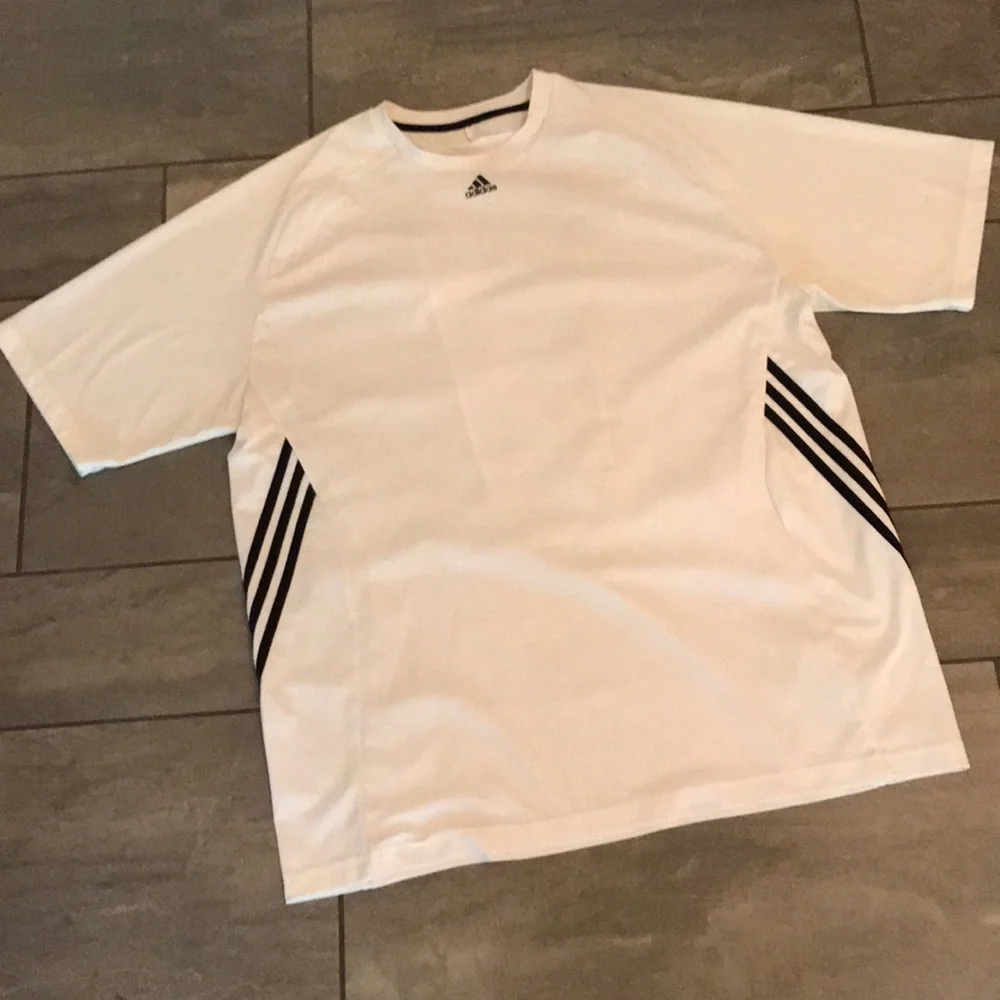 18. XXL Adidas Athletic Shirt white